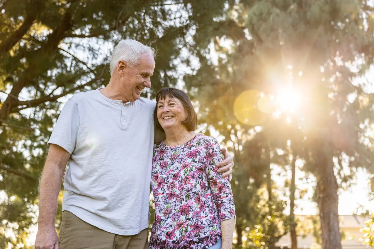 elderly-couple-hugging