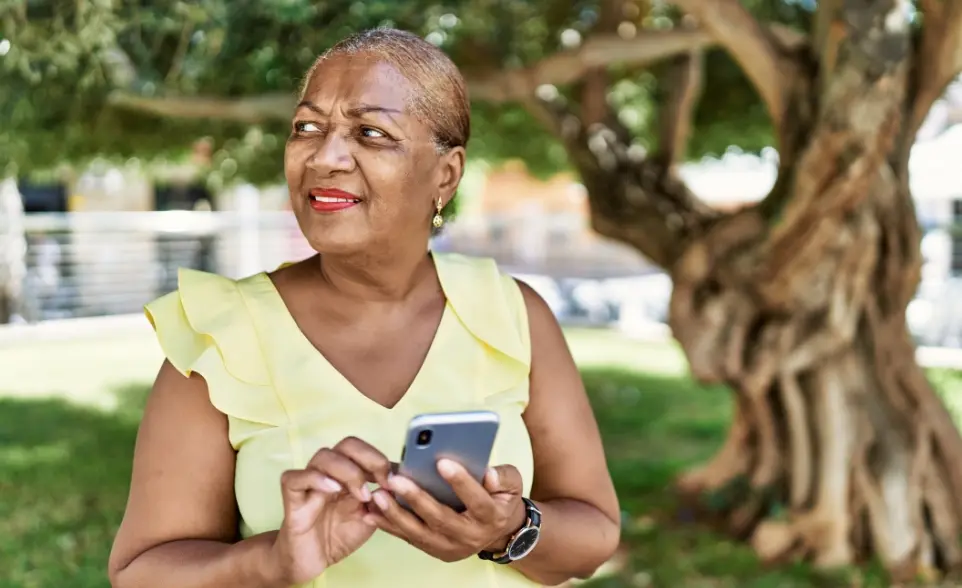 woman-with-smartphone